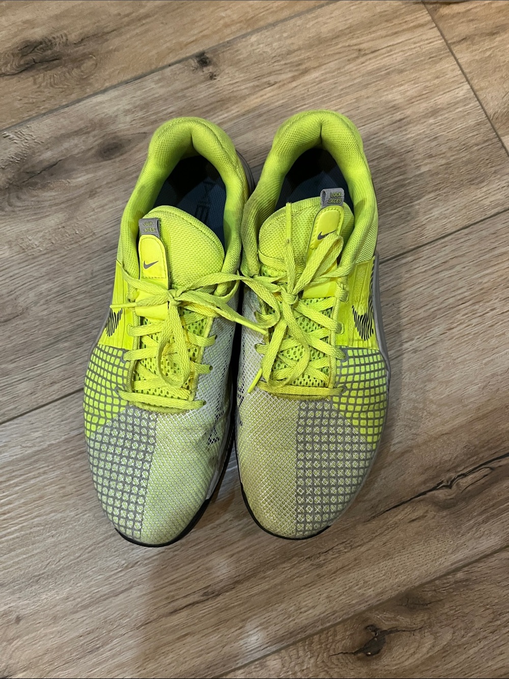 Nike Men’s Metcon 8 citron Running Sneakers lime green Worn once